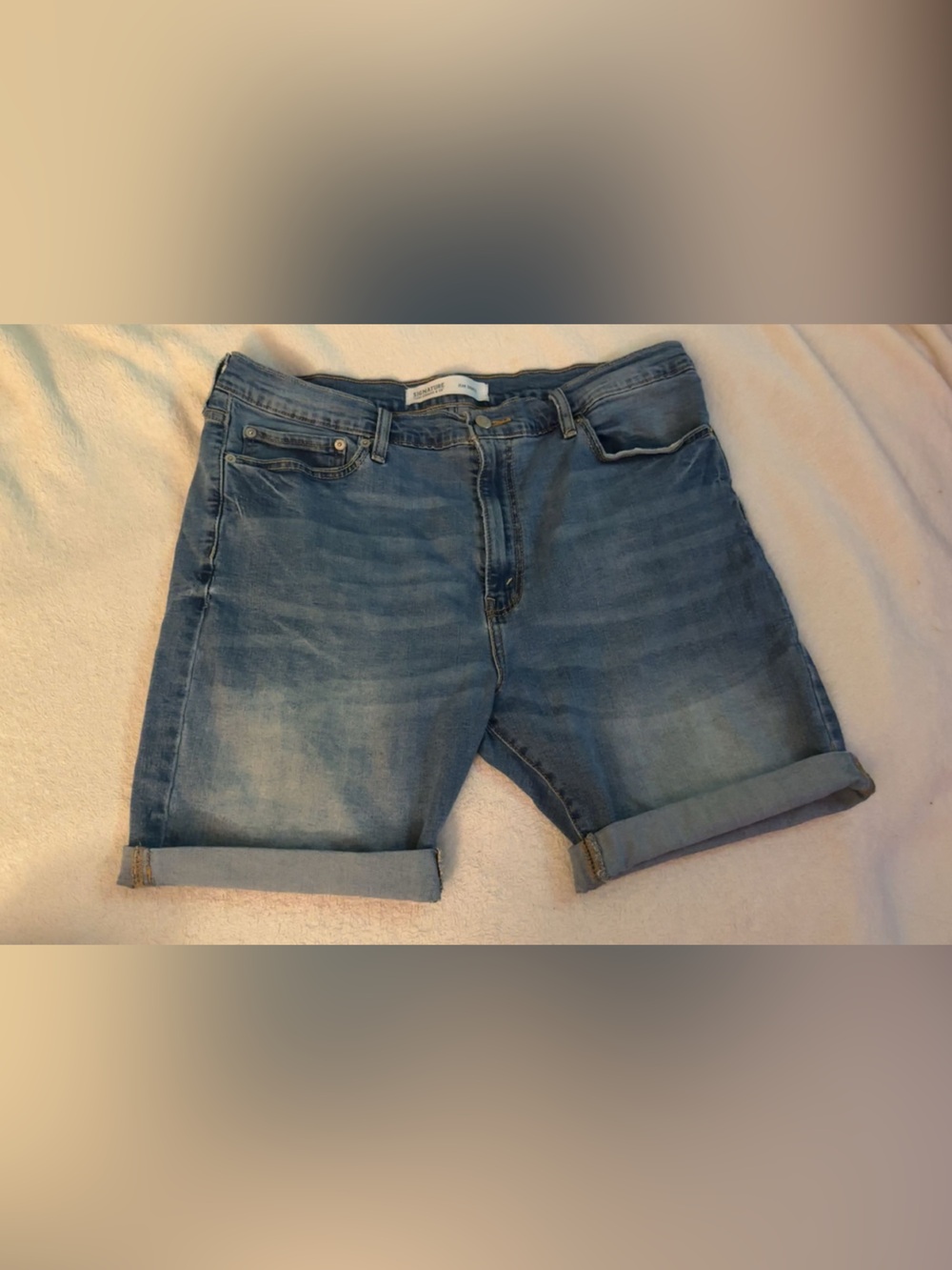 Women’s LEVI high waisted Denim Shorts. Excellent Condition
